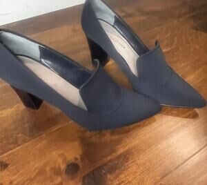 Donald Pliner Women’s Size 8 M Navy 3.5 Inch Heel